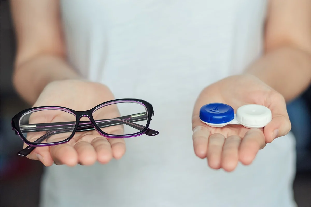 Brille oder Kontaktlinse