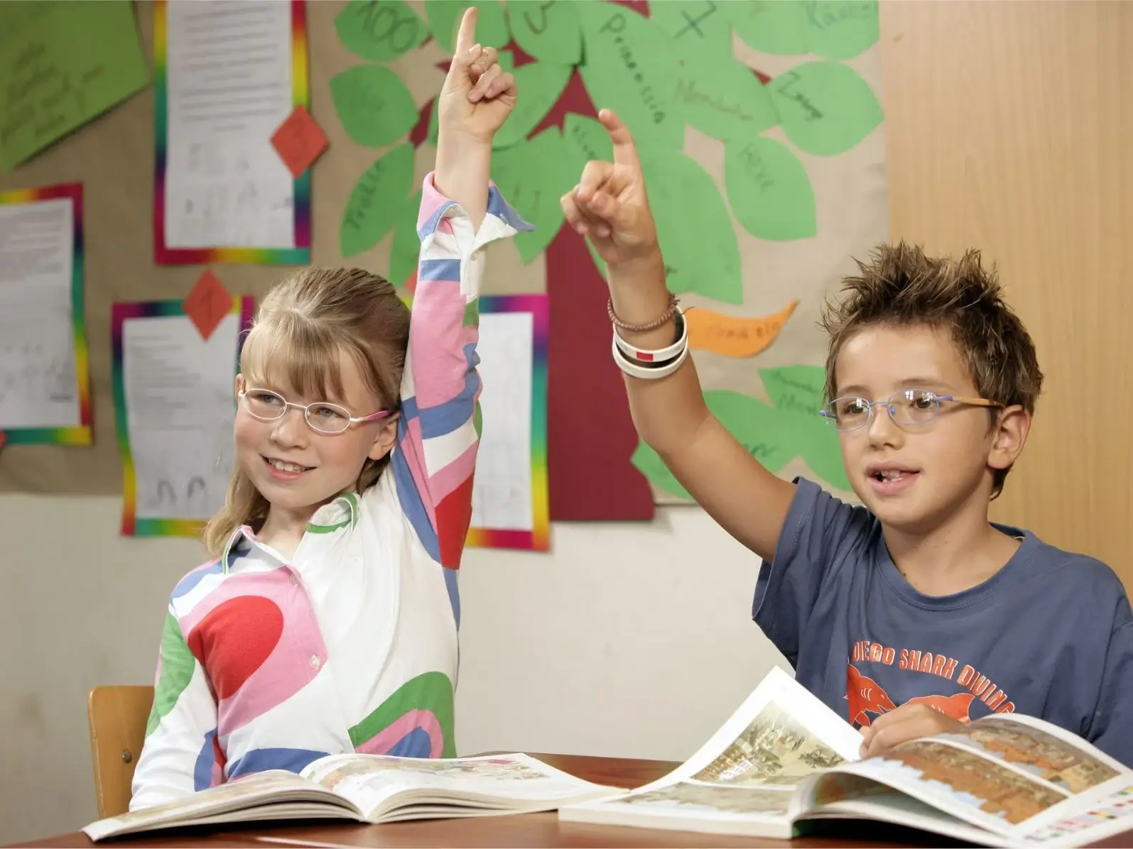 Beide_Schule_3 Passende Kinderbrillen bei Optik Nosch