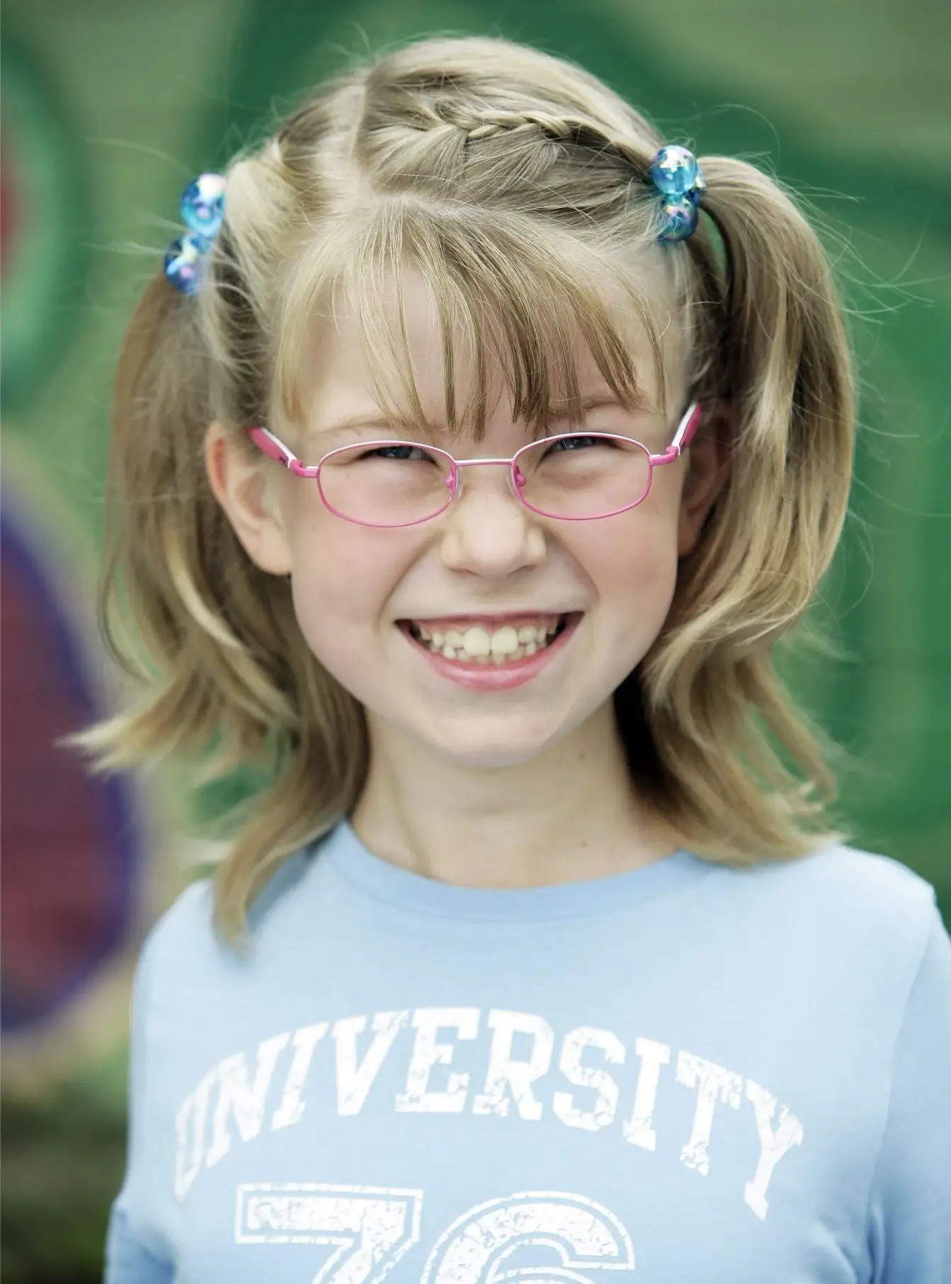 Mädchen_lachend_2-kl-1 Kinderbrillen für Mädchen